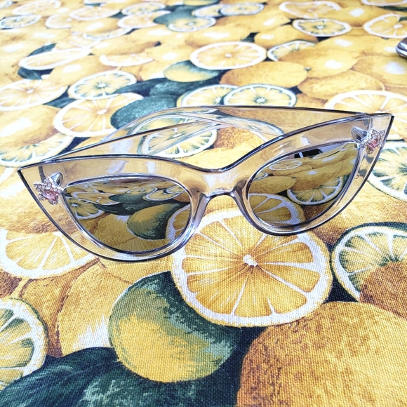 Sunglasses & case. - Picture 5 of 5